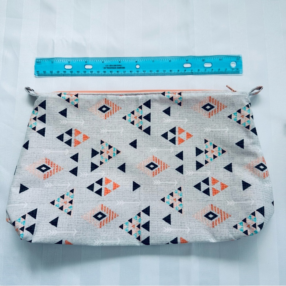 Geometric Patterned Pouch Set - Picture 5 of 8